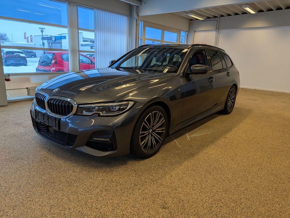 BMW 330 2019