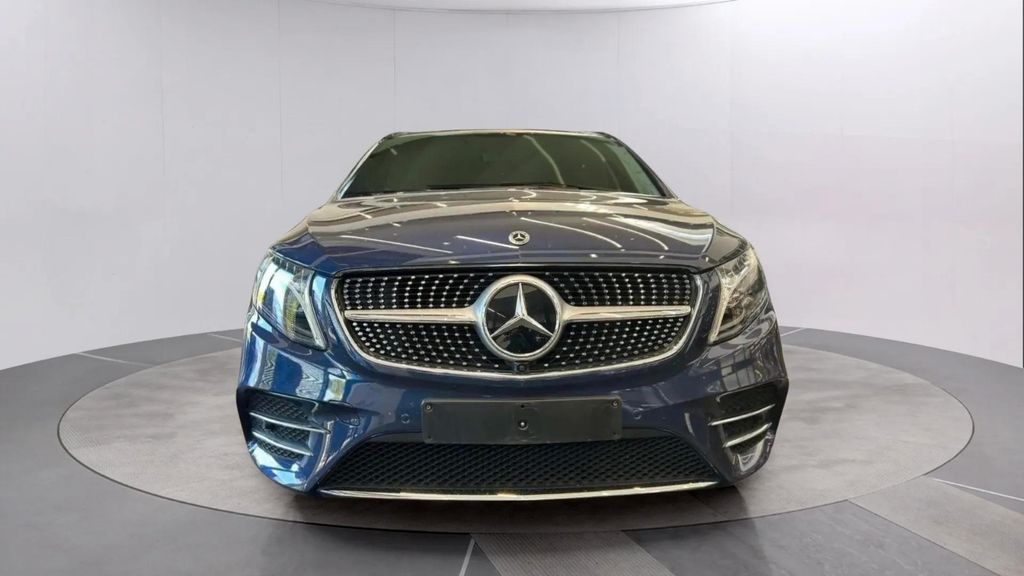 Mercedes-Benz V 300 2023