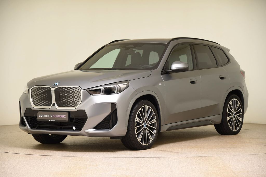 BMW iX1 2025