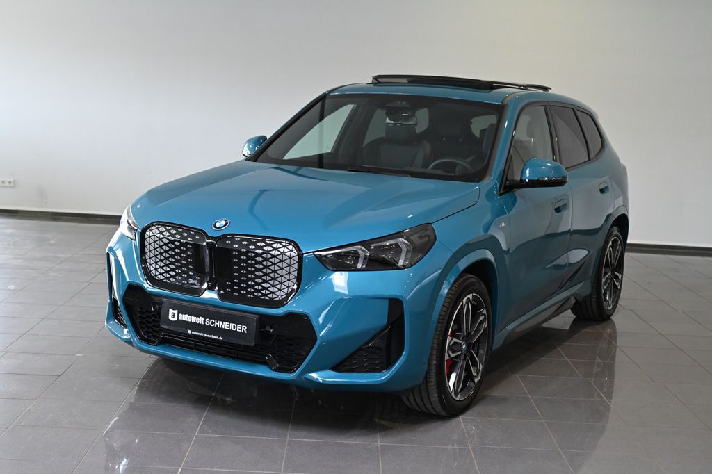 BMW iX1 2025