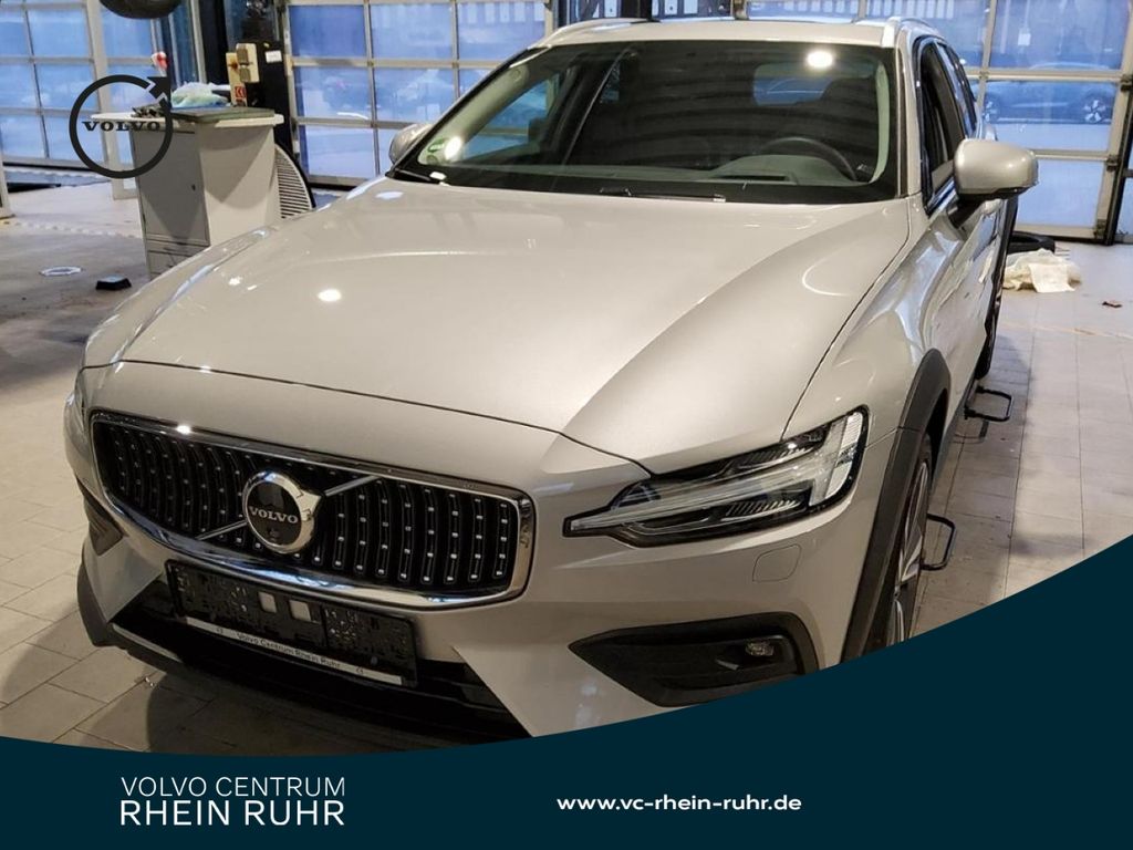 Volvo V60 Cross Country 2023