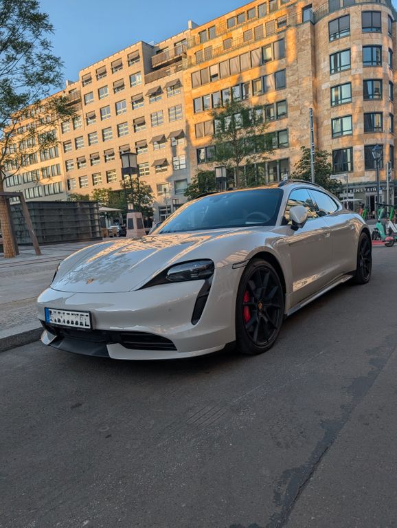 Porsche Taycan 2022