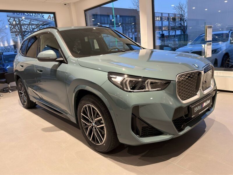 BMW iX1