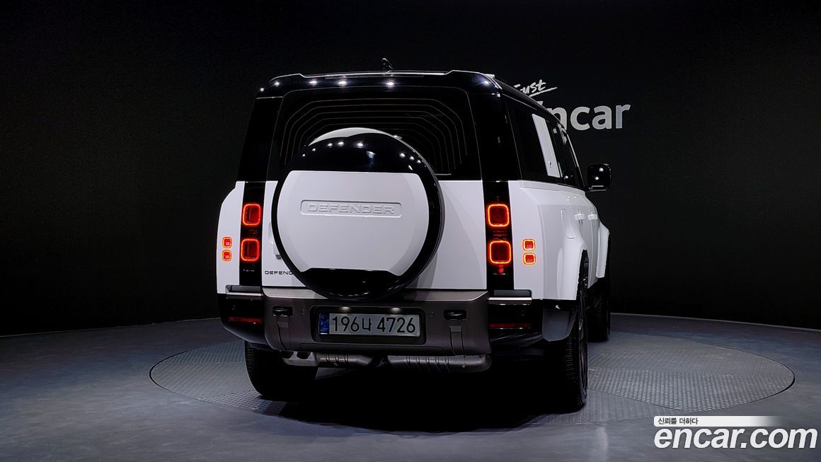 Land Rover Defender 2024