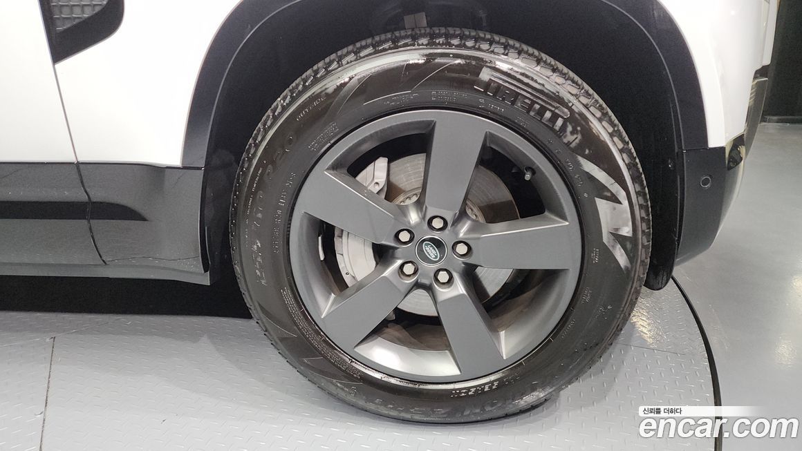 Land Rover Defender 2024