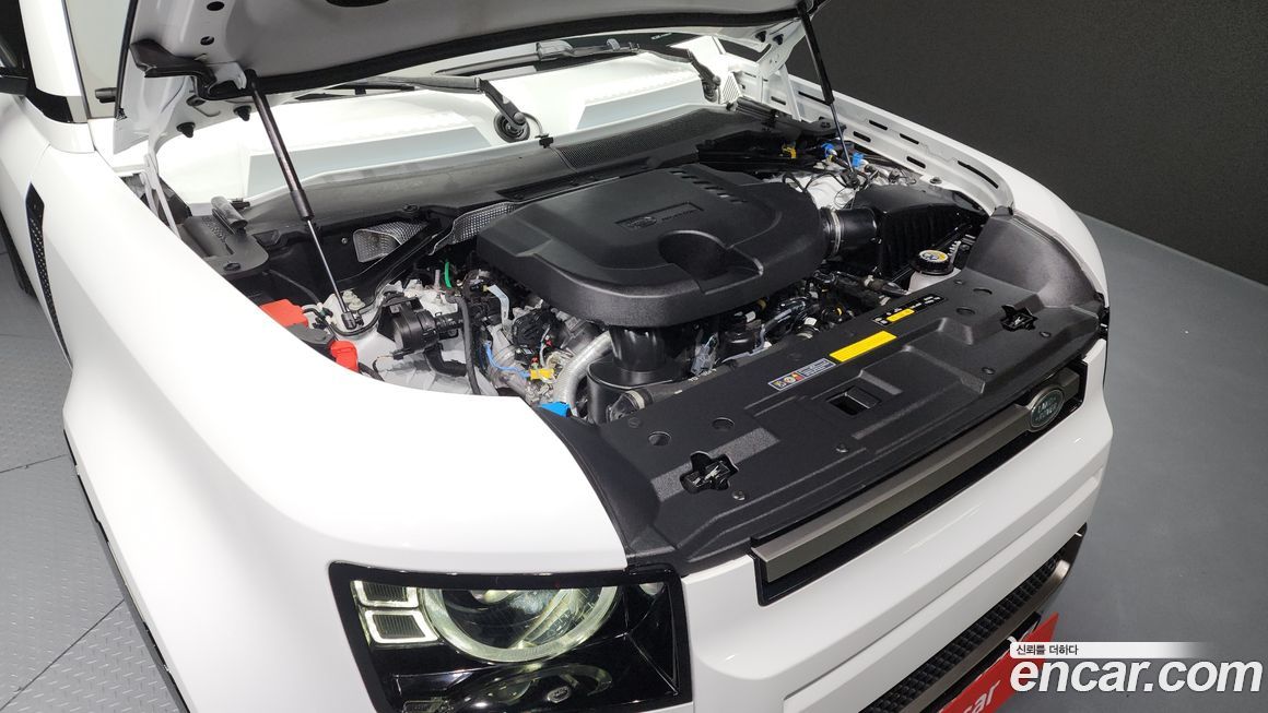 Land Rover Defender 2024