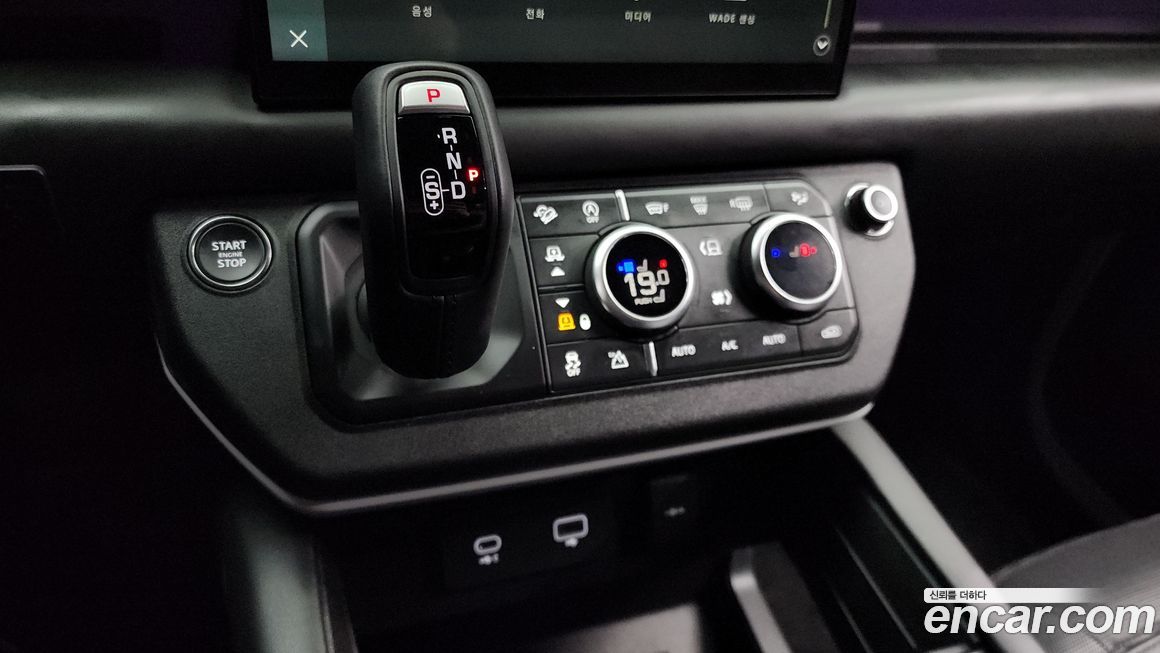 Land Rover Defender 2024