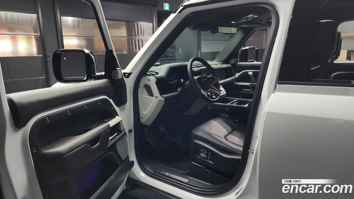 Land Rover Defender 2024