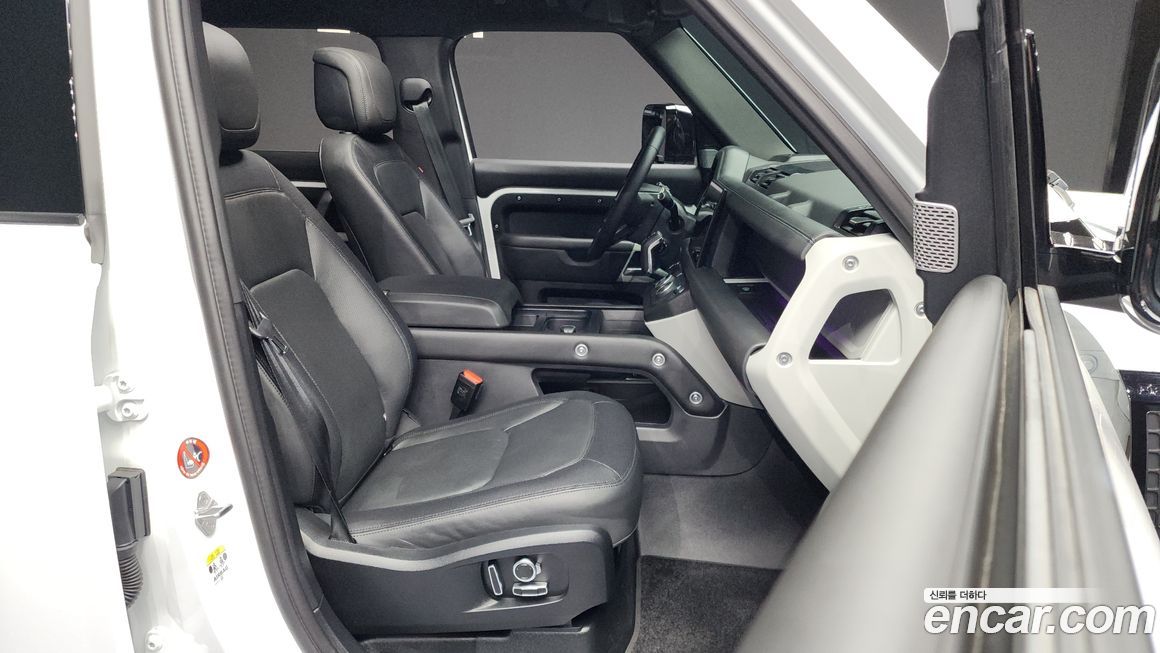 Land Rover Defender 2024