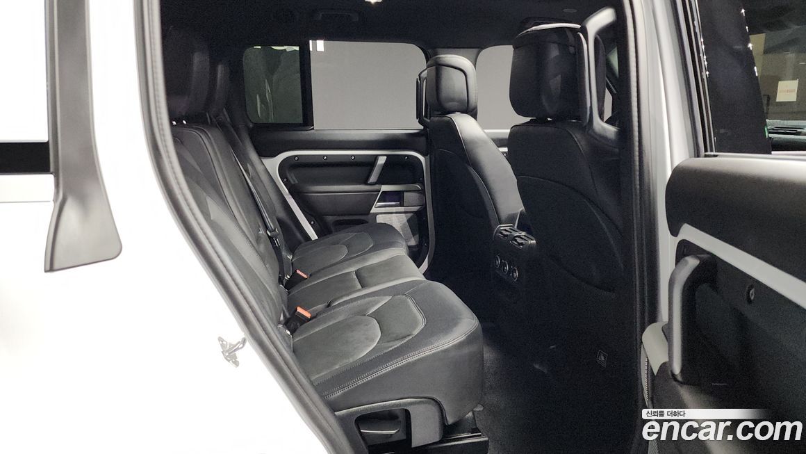 Land Rover Defender 2024