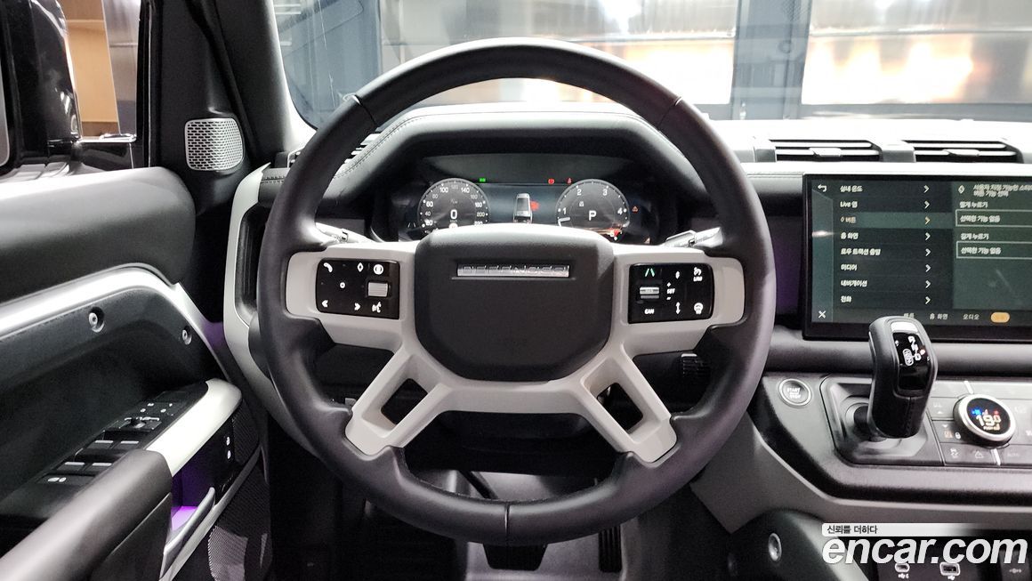 Land Rover Defender 2024