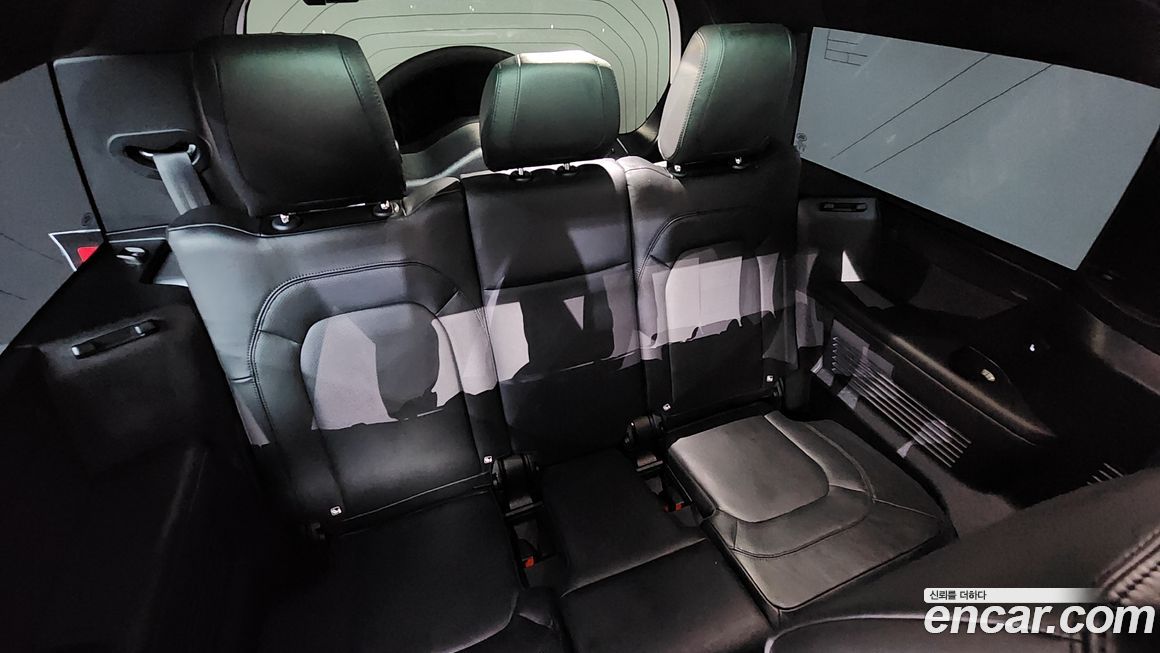 Land Rover Defender 2024