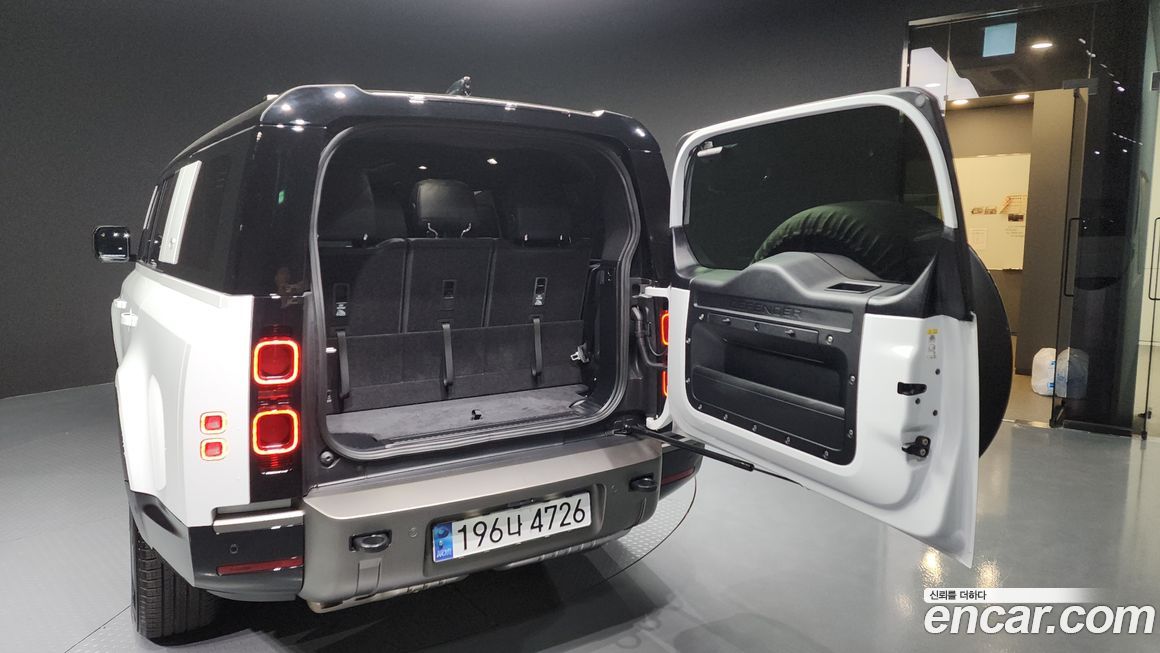 Land Rover Defender 2024