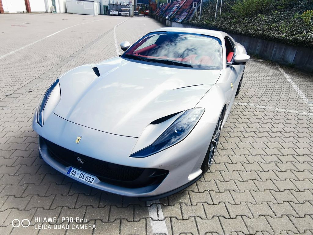 Ferrari 812 2024