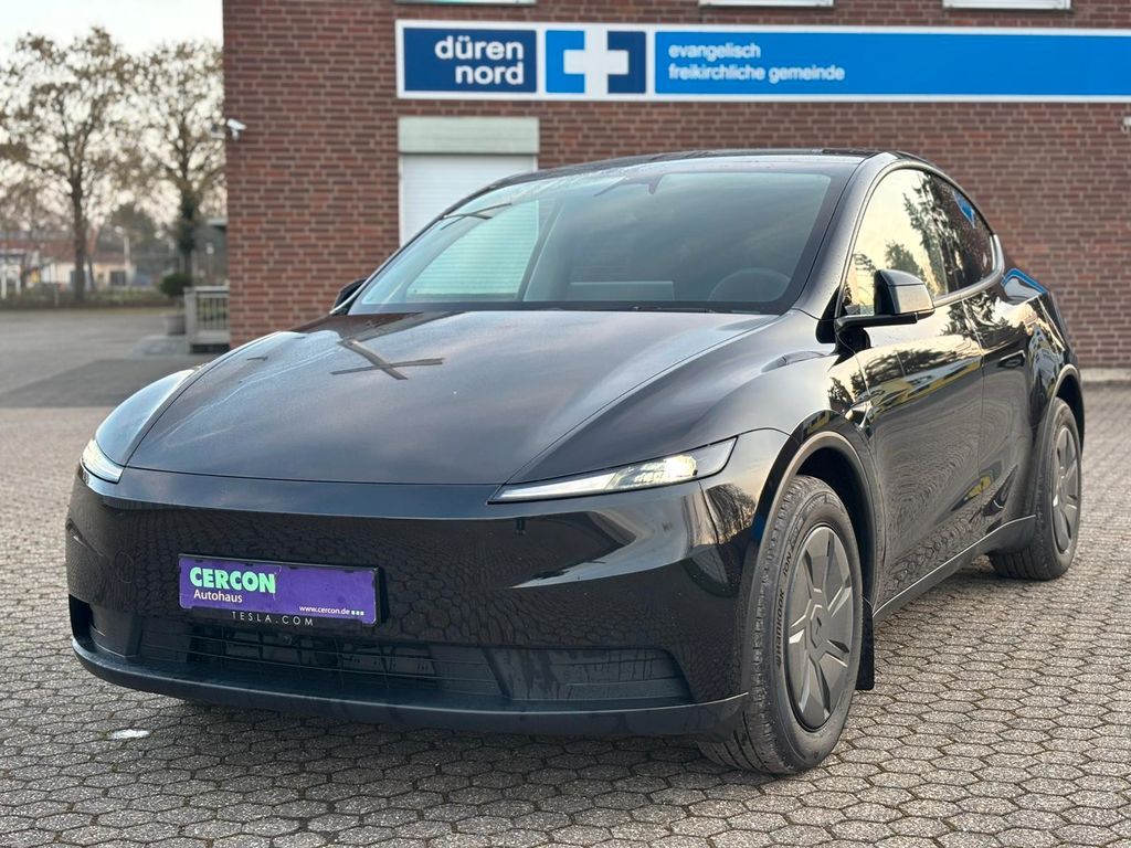 Tesla Model Y 2025