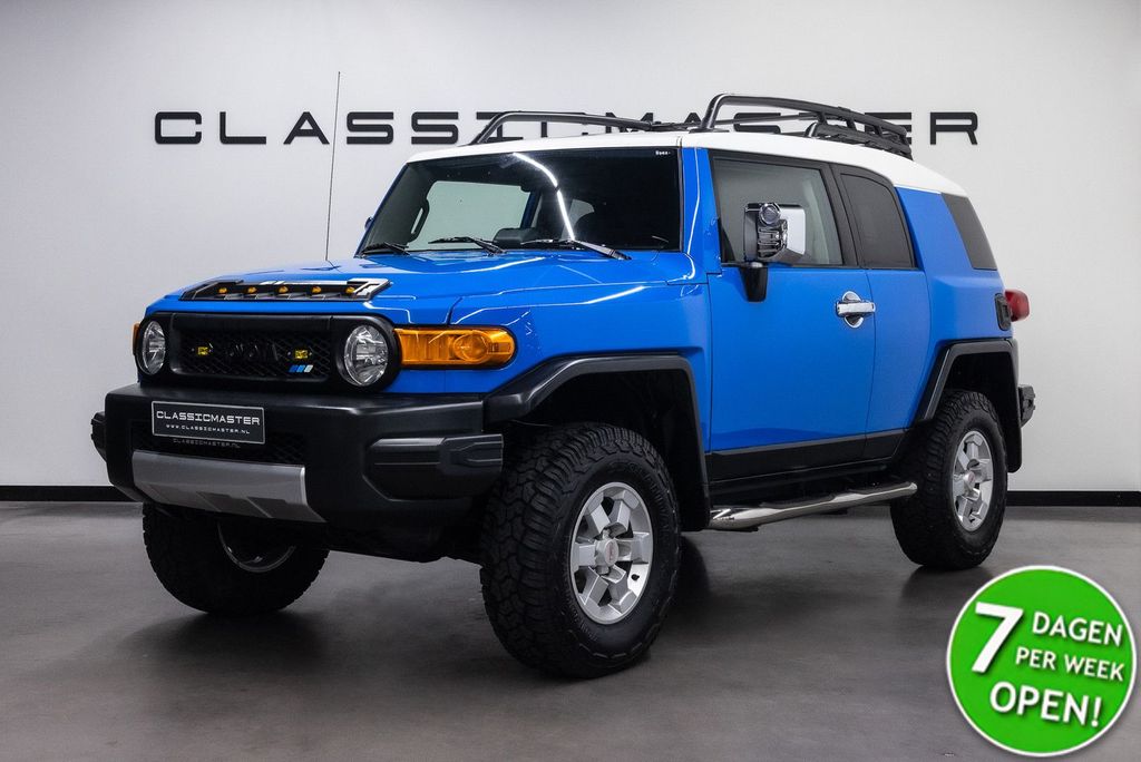 Toyota FJ 2011