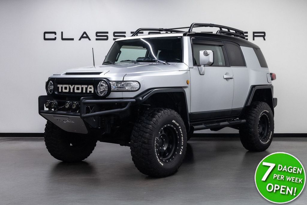 Toyota FJ 2011