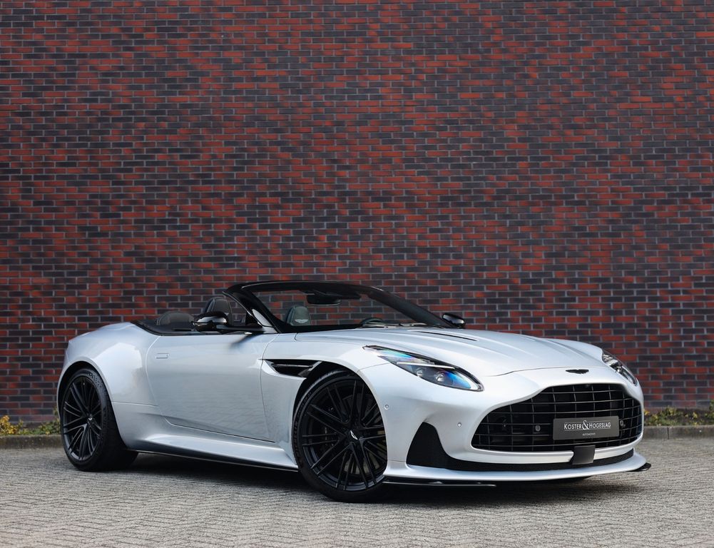 Aston Martin DB12 2024