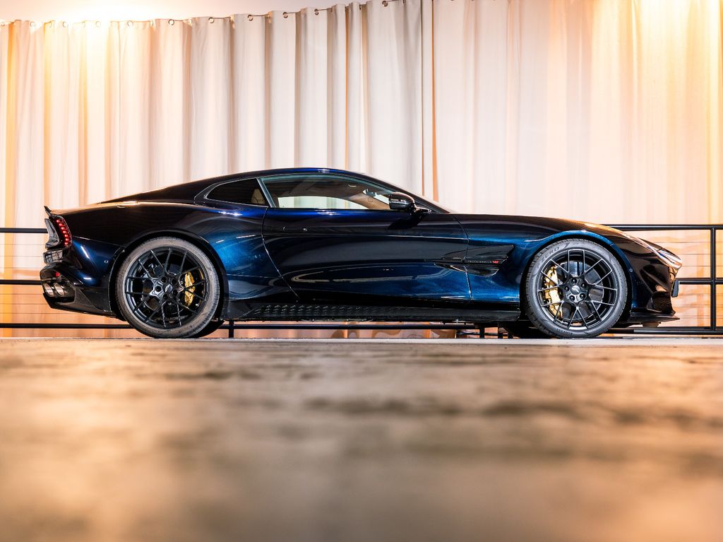 Aston Martin Vanquish 2025