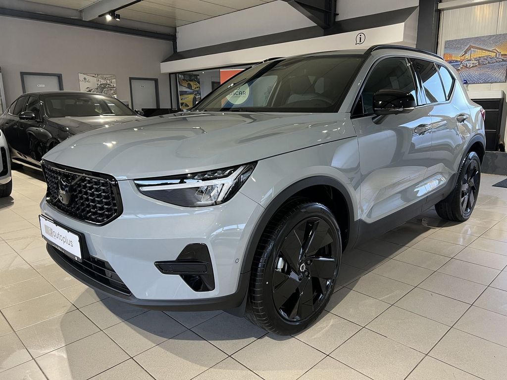 Volvo XC40 2025