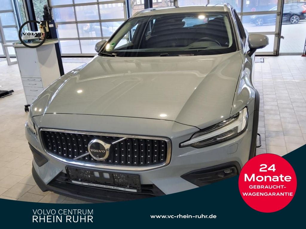 Volvo V60 Cross Country 2023