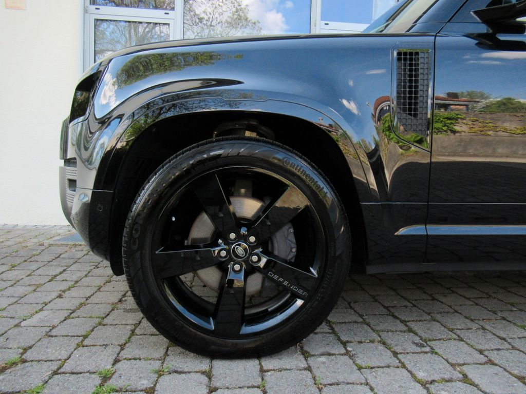 Land Rover Defender 2025