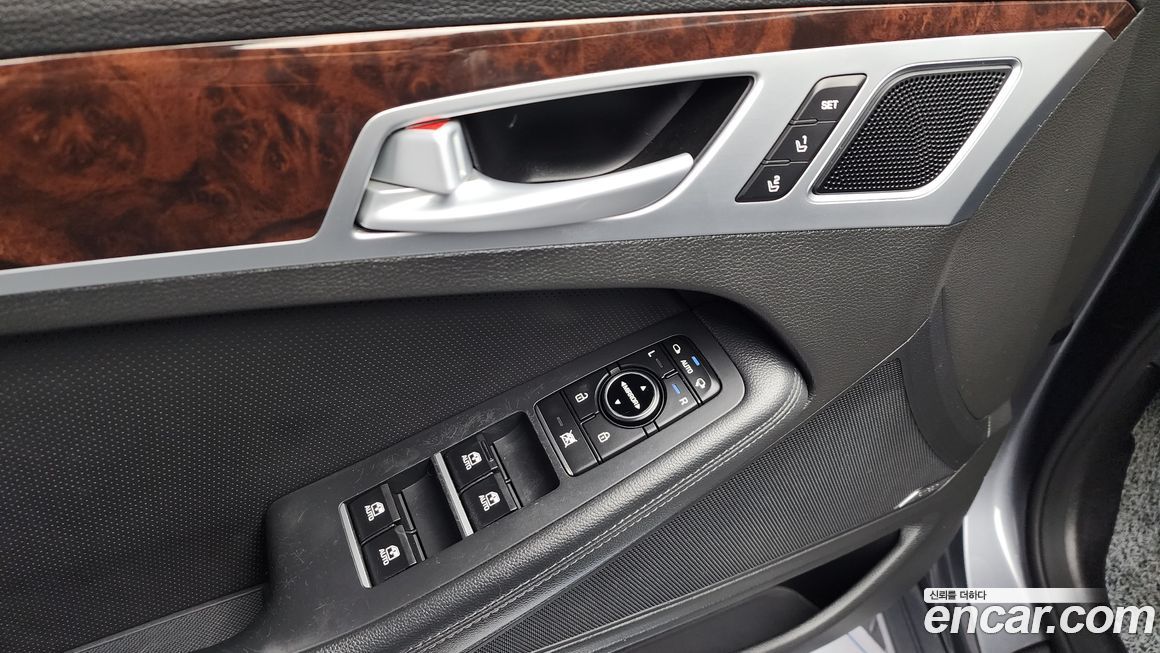 Hyundai Genesis 2016