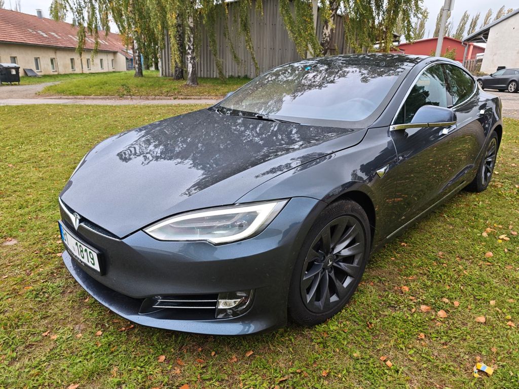 Tesla Model S 2020