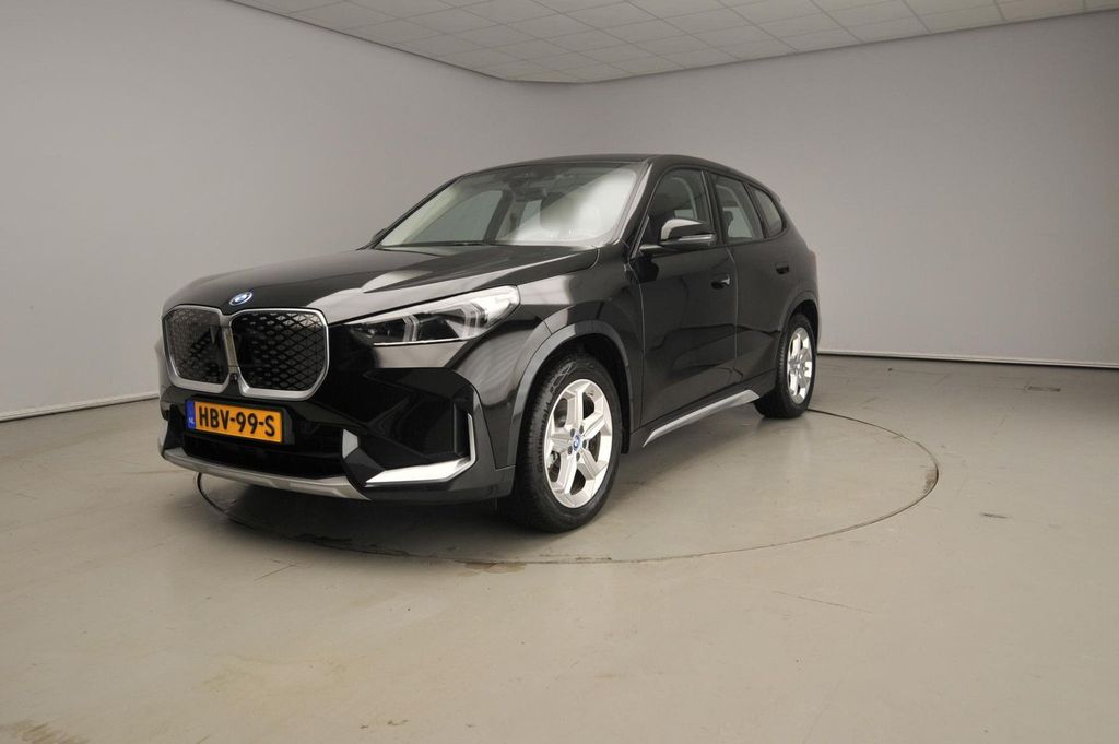 BMW iX1 2025