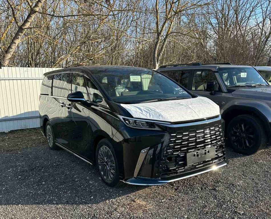 Lexus LM 2025