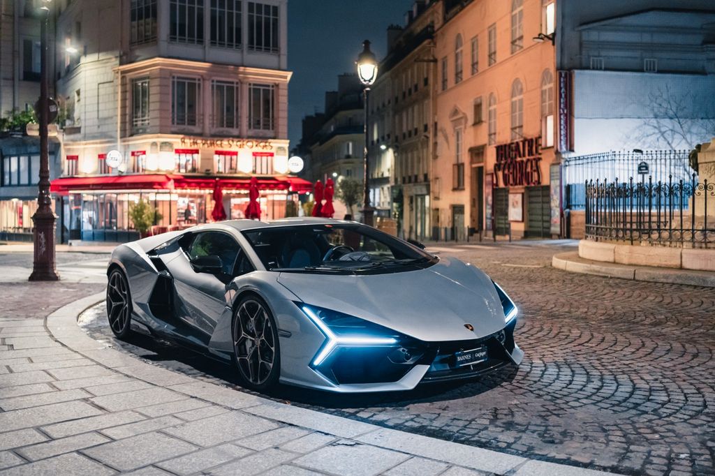 Lamborghini Revuelto 2024