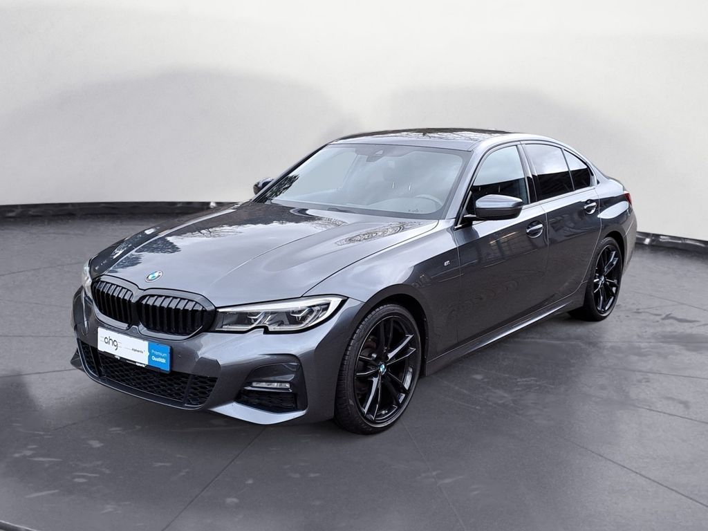 BMW 318 2022
