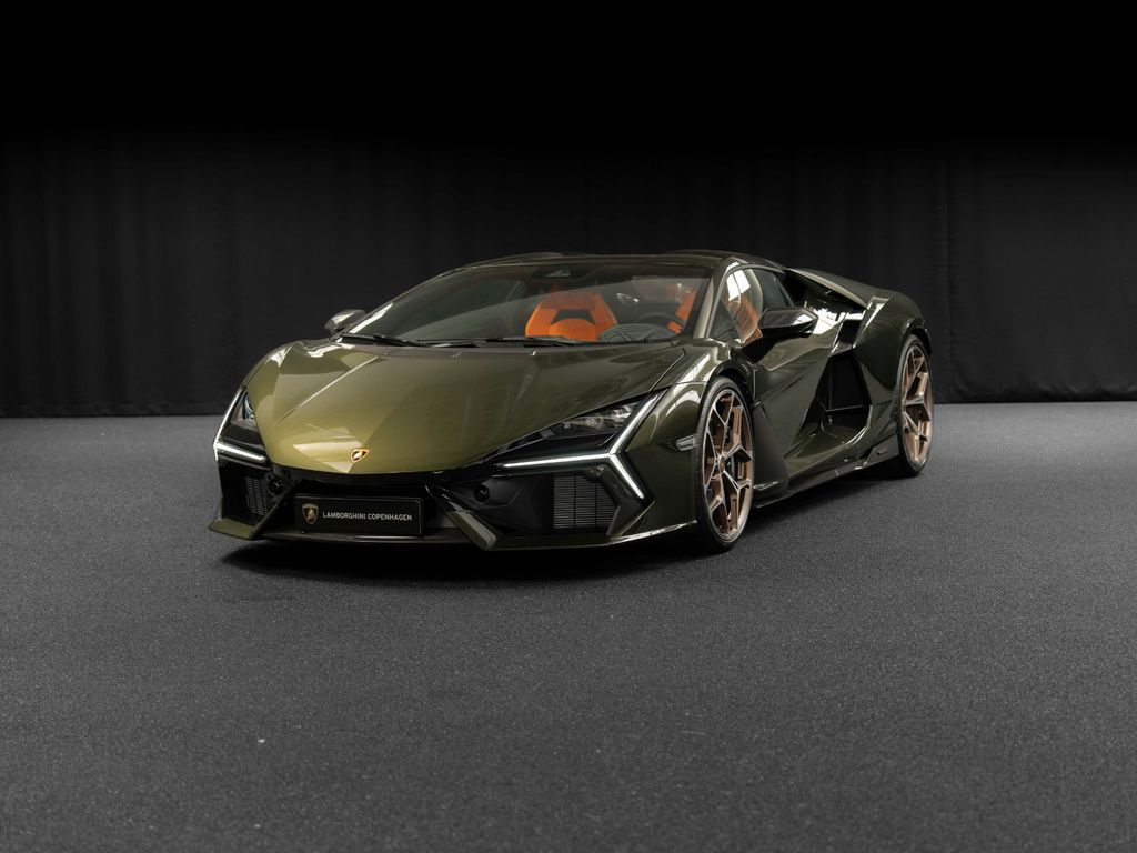 Lamborghini Revuelto 2024