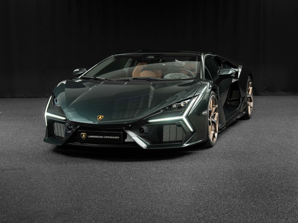 Lamborghini Revuelto 2024