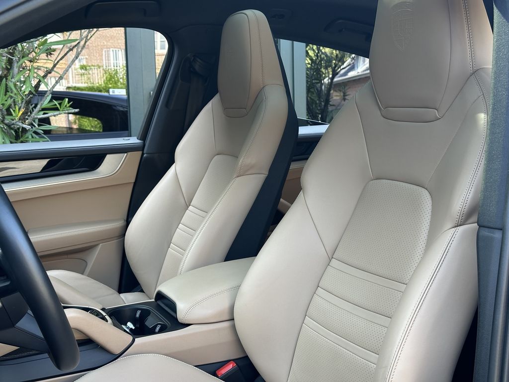 Porsche Cayenne 2025