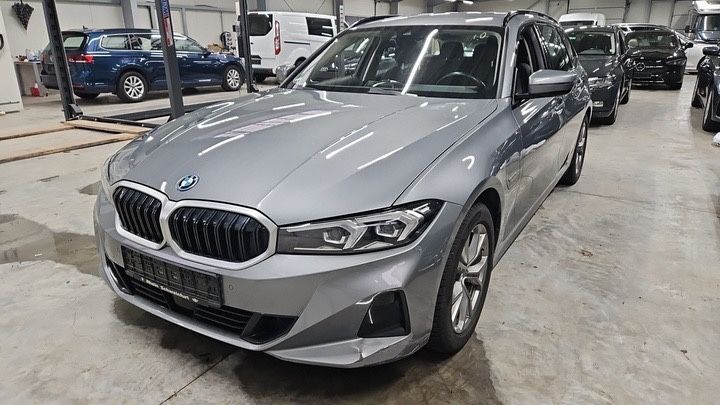 BMW 330 2022