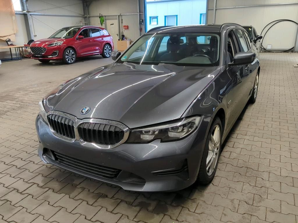 BMW 330 2022