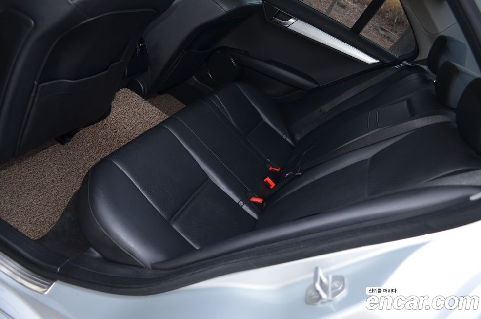 Mercedes-Benz C-Class 2011