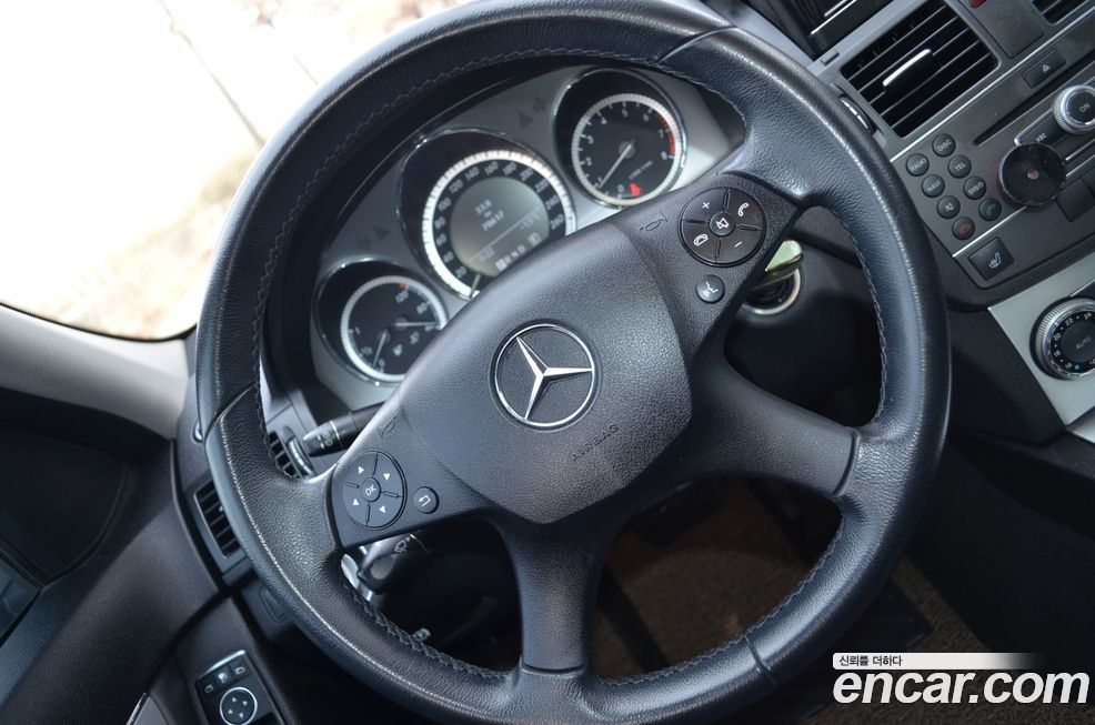 Mercedes-Benz C-Class 2011