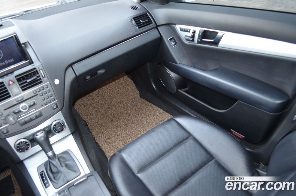 Mercedes-Benz C-Class 2011