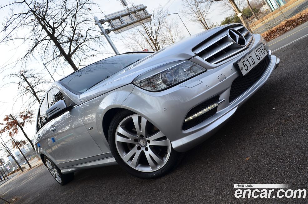 Mercedes-Benz C-Class 2011