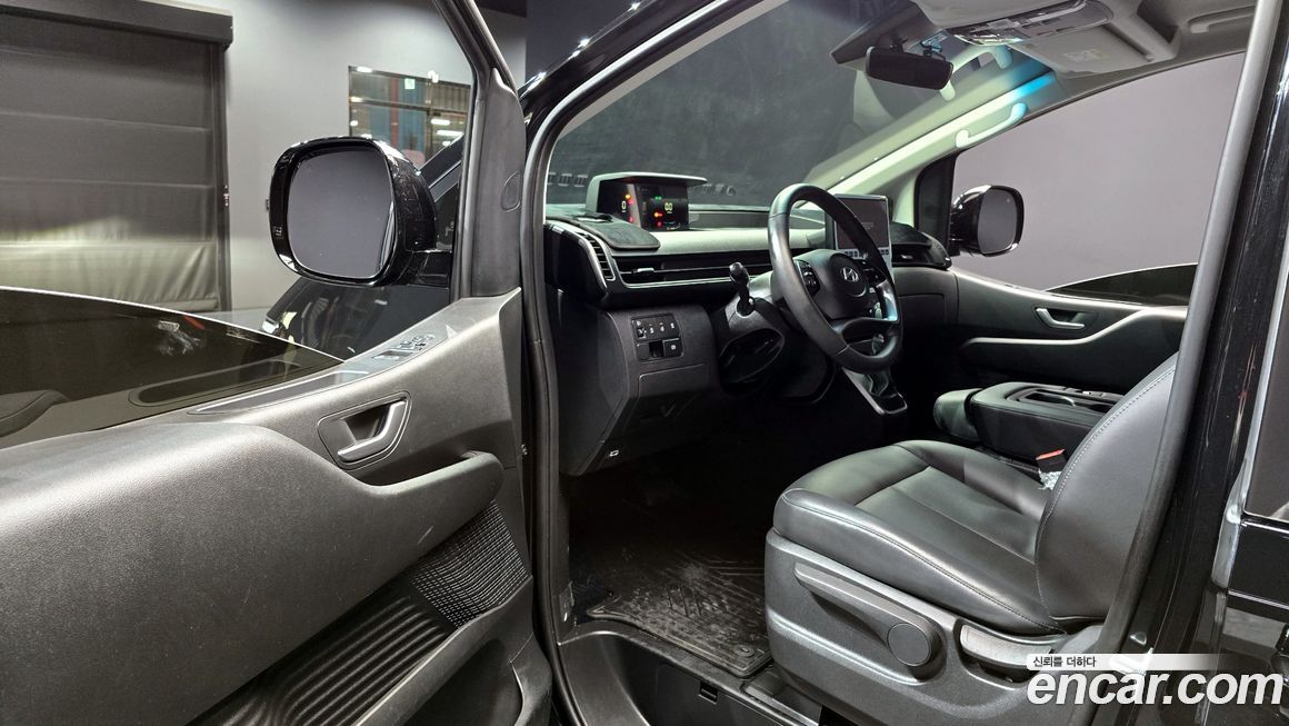 Hyundai Staria 2025