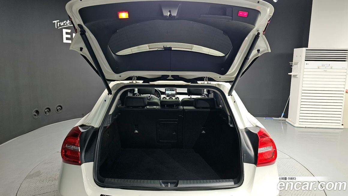 Mercedes-Benz GLA-Class 2015