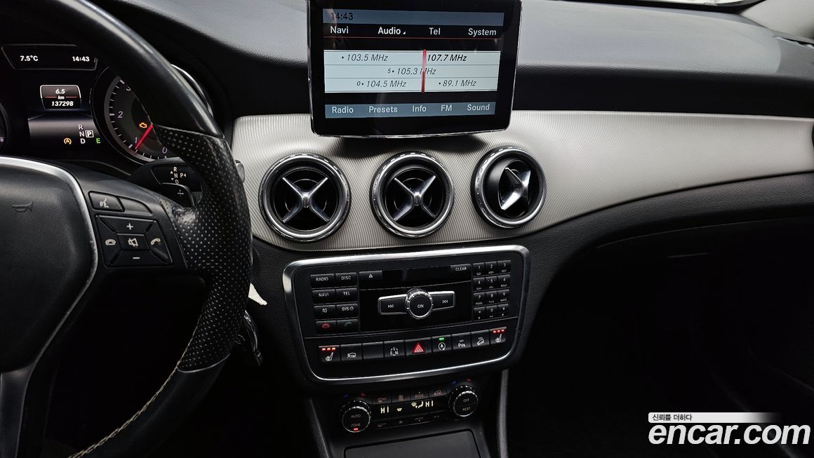 Mercedes-Benz GLA-Class 2015