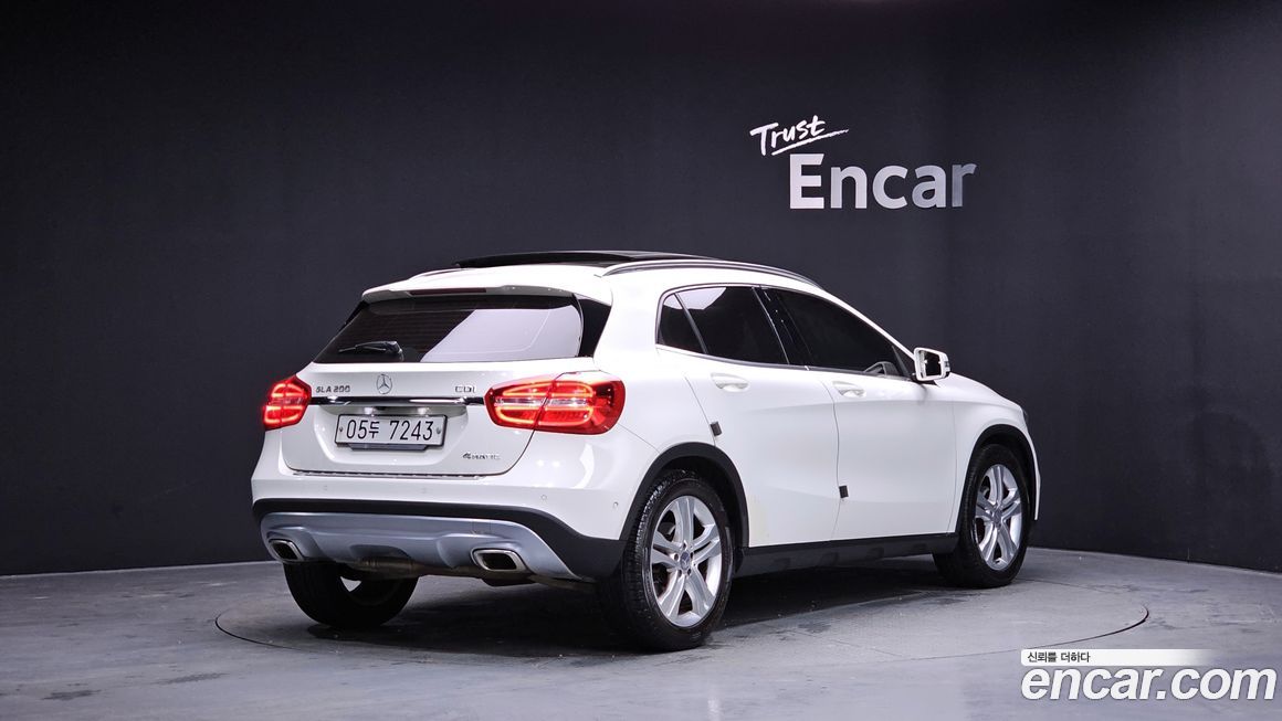 Mercedes-Benz GLA-Class 2015