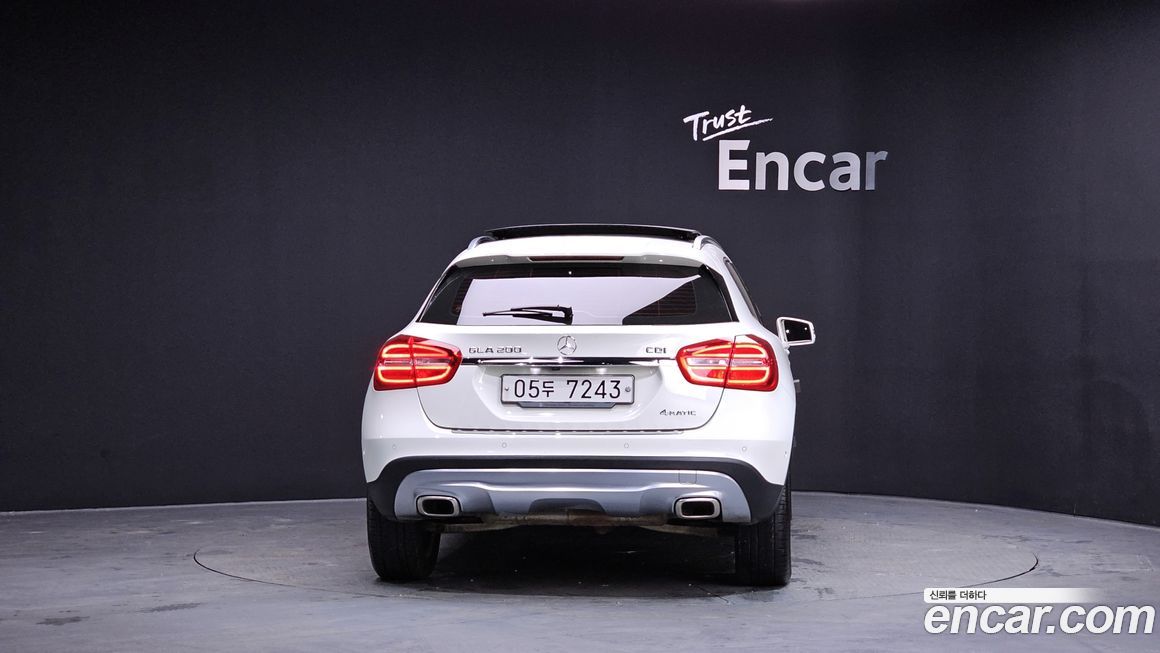 Mercedes-Benz GLA-Class 2015
