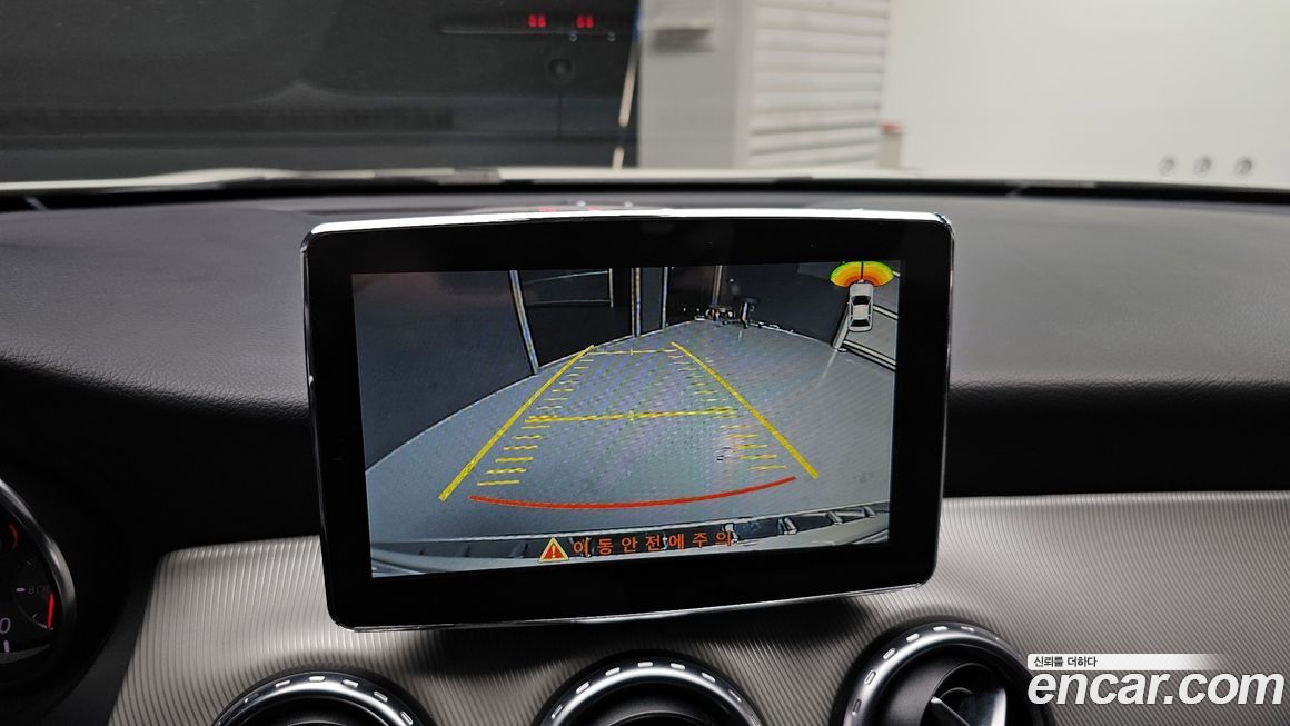 Mercedes-Benz GLA-Class 2015