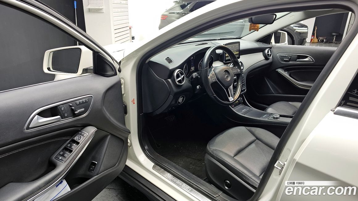 Mercedes-Benz GLA-Class 2015