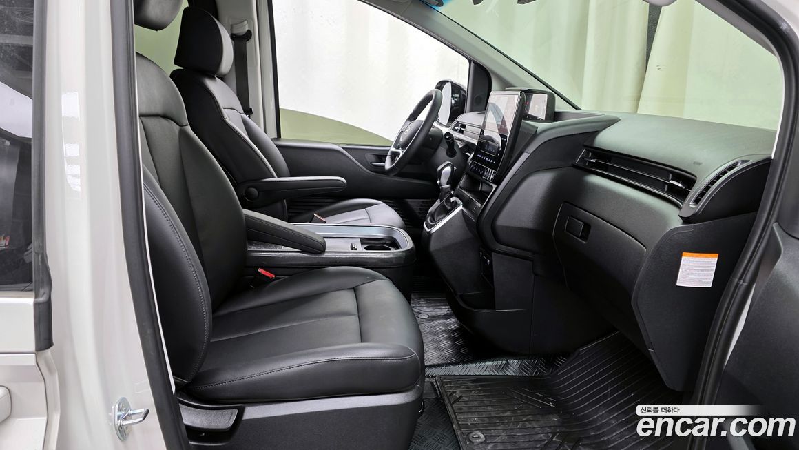 Hyundai Staria 2025