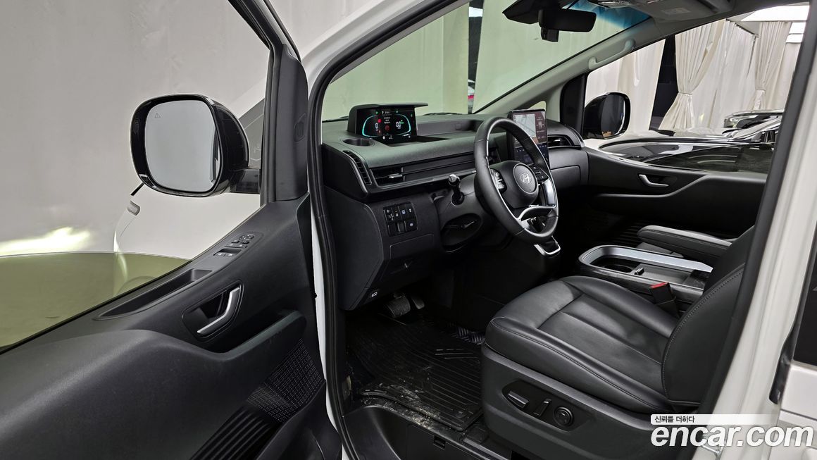 Hyundai Staria 2025